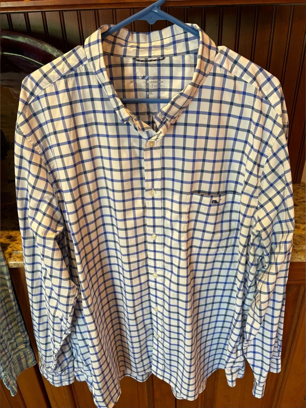 Vineyard Vines men’s Performance button front shirt. Sharp  plaid with logo. 2XL
